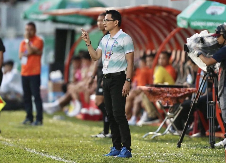 HLV Kiatisuk Senamuang: HAGL không thể so với CAHN