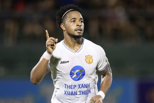 HLV Kim Sang-sik ‘xem giò’, Xuân Son nói lời thật lòng