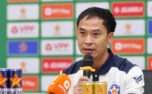 HLV Lê Đức Tuấn không hài lòng với Đà Nẵng, mong Gustavo sớm nhập tịch