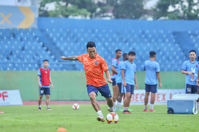 HLV Lê Huỳnh Đức rời Bình Dương, Quang Hải bị vạ lây?