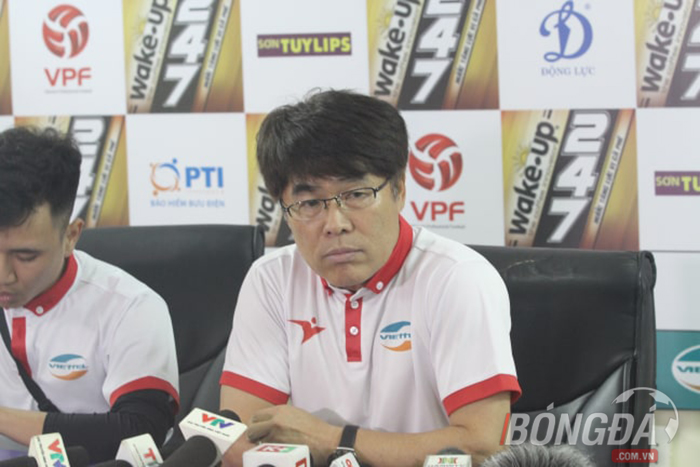 HLV Lee Heung-sil tiết lộ câu chuyện với thầy Park trước trận với Thanh Hóa