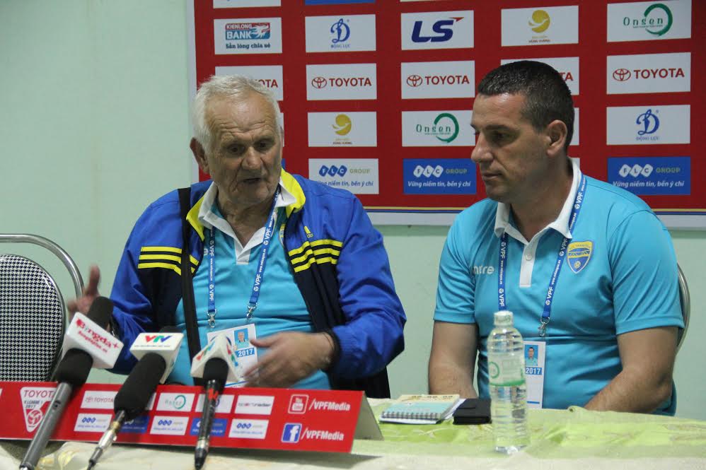 HLV Ljubo Petrovic: “Khoan hãy nói đến ngôi vô địch”