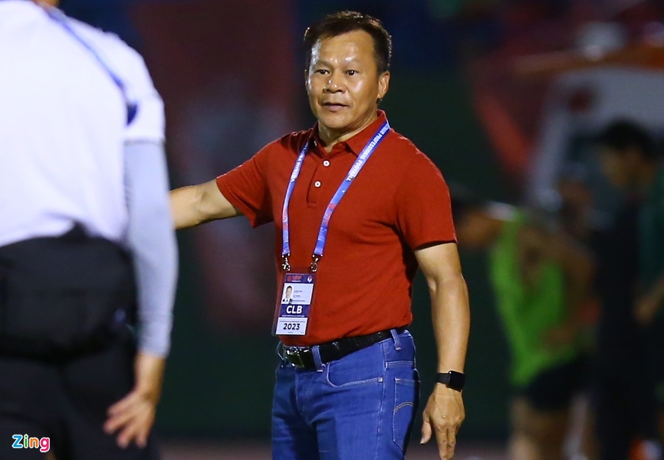 HLV Lư Đình Tuấn từ chức đội Bình Dương