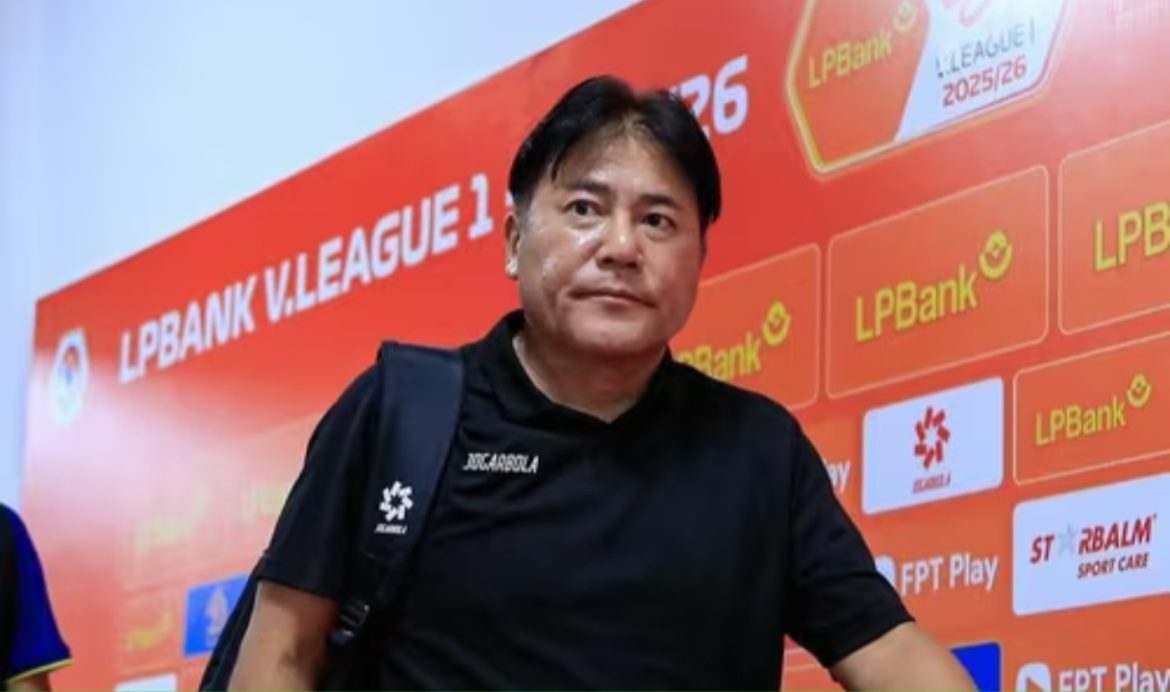 HLV Makoto Teguramori lý giải về khởi đầu kém cỏi của Hà Nội FC