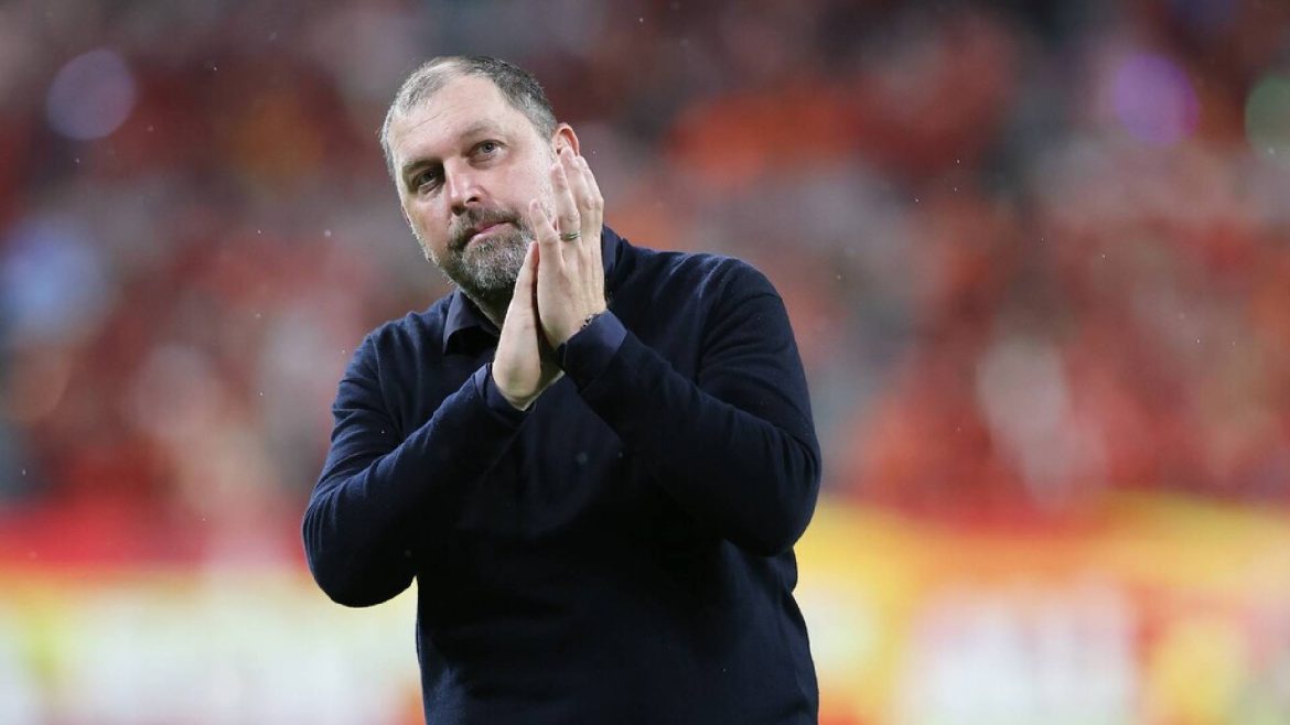 HLV Malaysia chê giải quốc nội, khen V-League