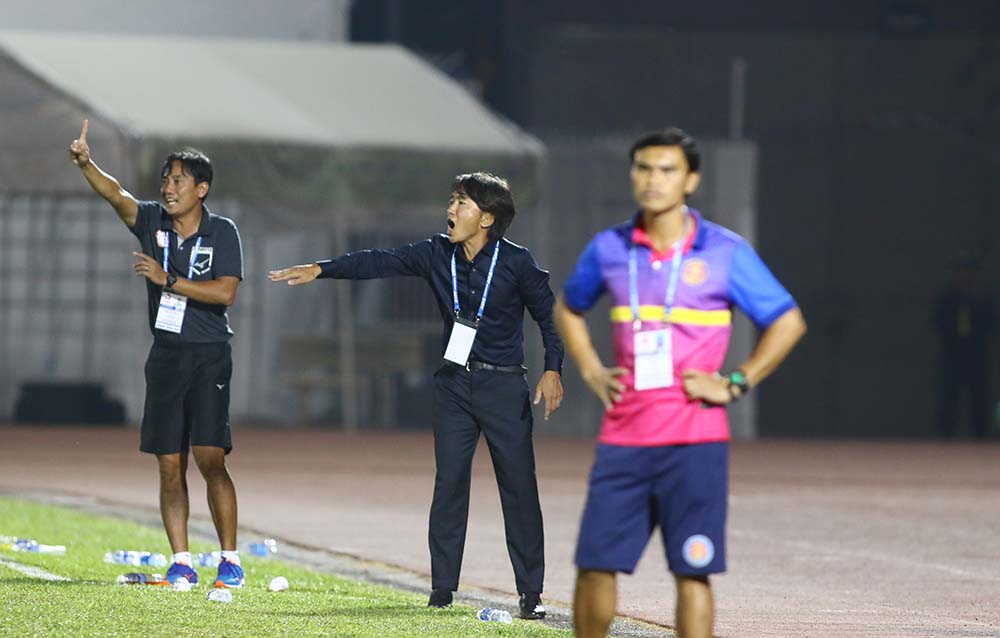 HLV Miura có hành động lạ, đội bóng Công Vinh có 3 điểm