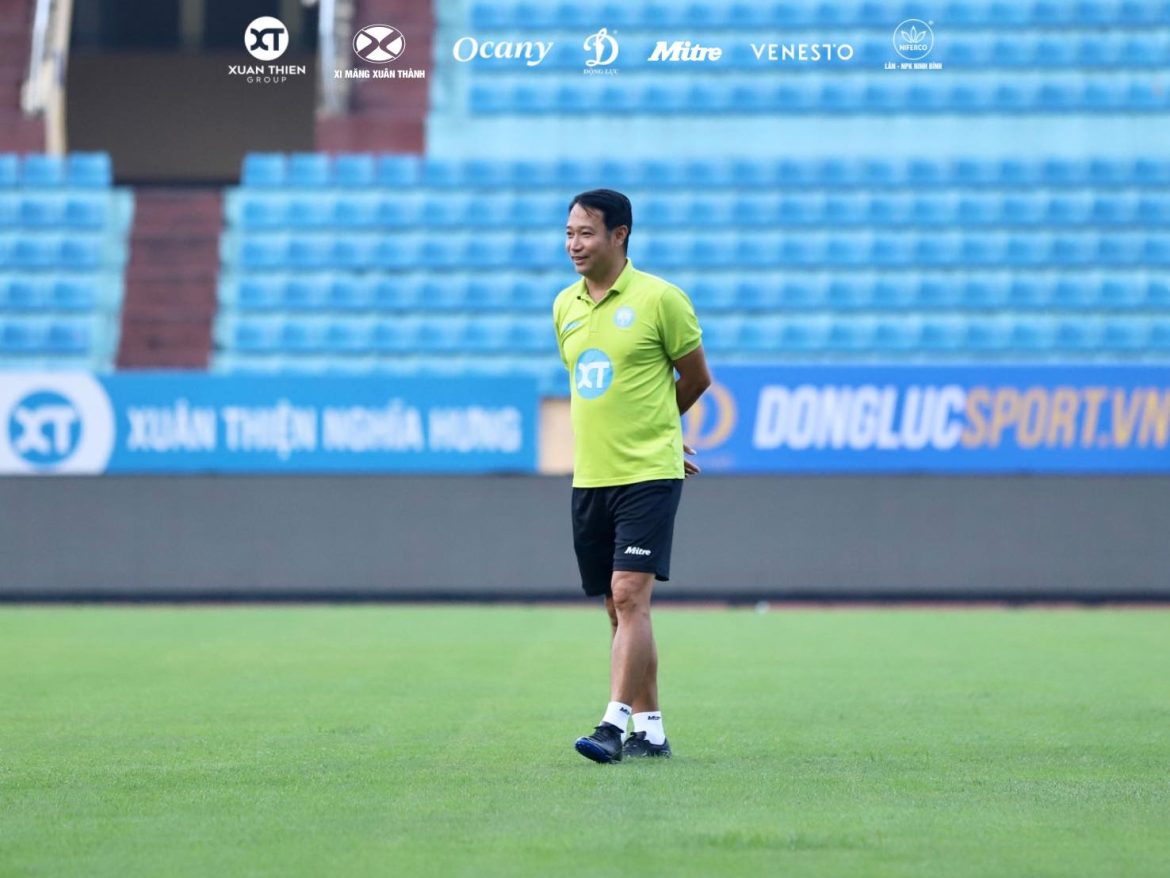 HLV Nam Định lên tiếng về trình độ của HAGL