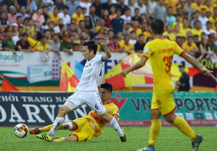 HLV Nam Định tiết lộ “chiêu thức” bắt chết Lương Xuân Trường