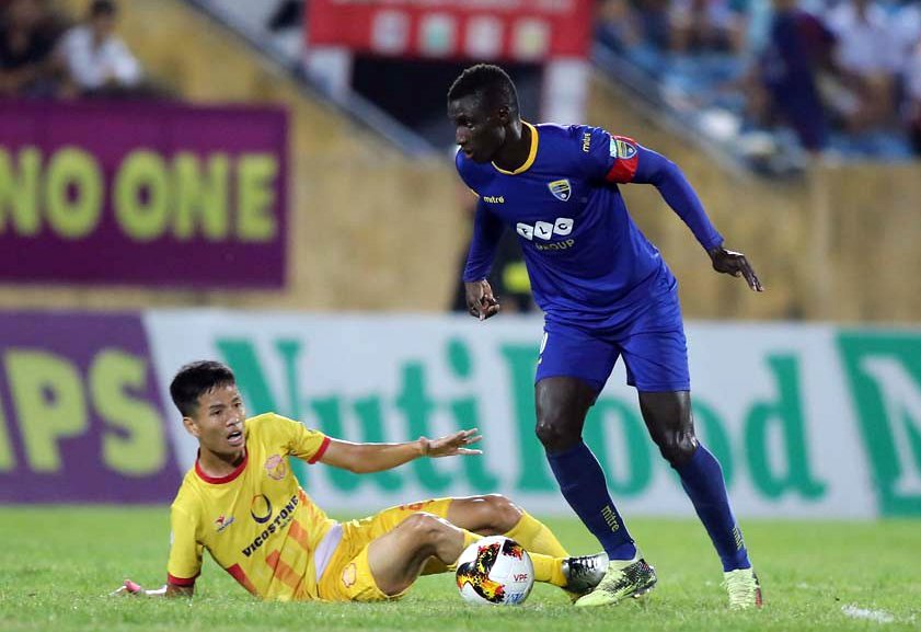 HLV Nguyễn Đức Thắng: “Những tiếng còi méo đang giết chết bóng đá Việt Nam”