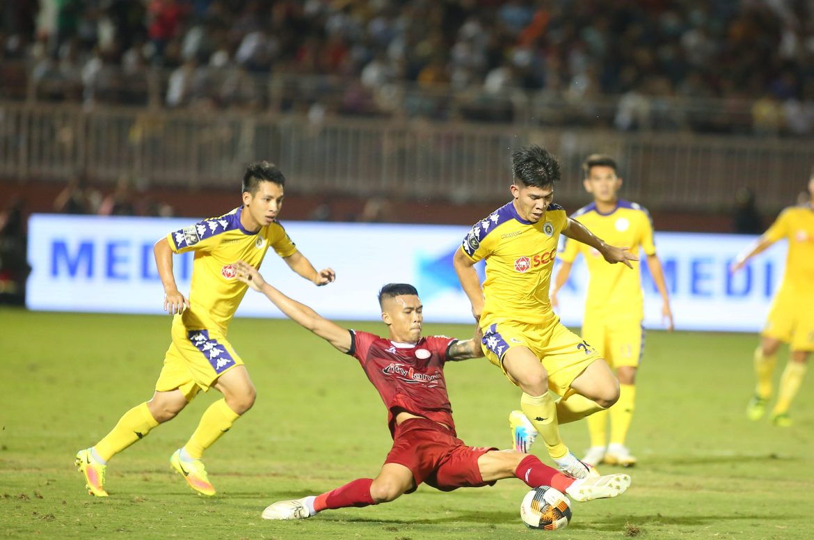 HLV Park Hang-seo quan tâm đặc biệt cầu thủ Hà Nội trên sân Thống Nhất