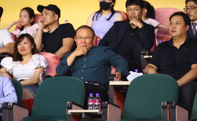 HLV Park Hang Seo xuất hiện tại Hàng Đẫy