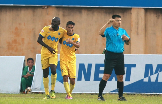 HLV Petrovic cay đắng thừa nhận Thanh Hóa tự đánh mất cơ hội vô địch