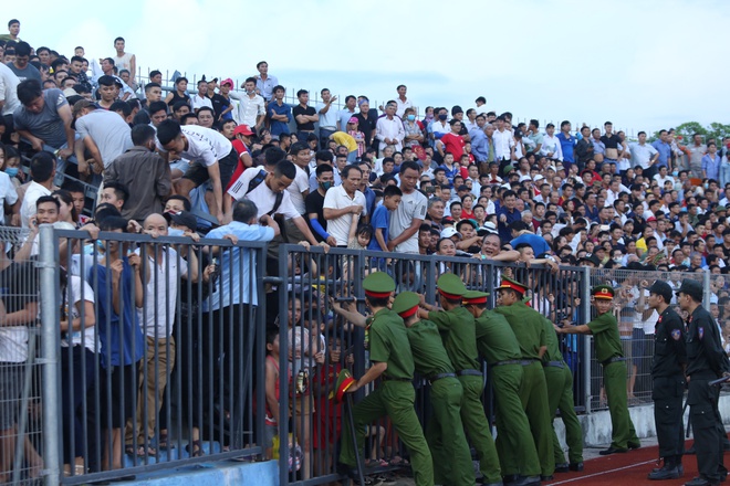 HLV Phạm Minh Đức: Chính nhân tố ấy đã khiến cho sân Hà Tĩnh quá tải