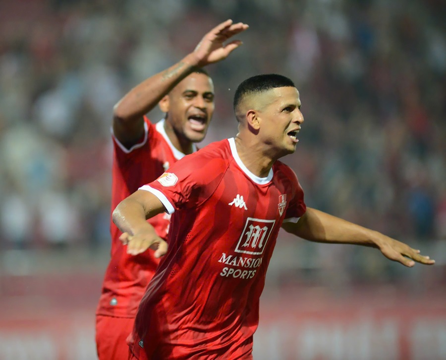 HLV Polking nổi điên, HLV Chu Đình Nghiêm thừa nhận suýt vỡ trận