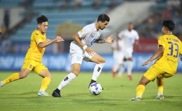 HLV SLNA nói lý do thua đậm Nam Định