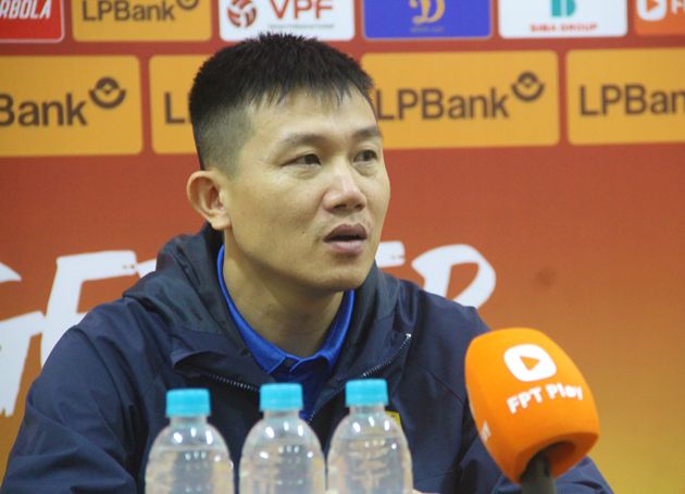 HLV SLNA thua ‘tâm phục khẩu phục’; HLV Viettel mong vô địch V-League