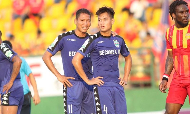 HLV Trần Minh Chiến “tâng bốc” trò cưng sau chiến thắng trước Nam Định