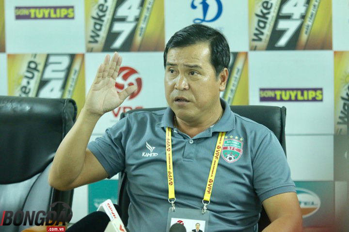 HLV trưởng B.Bình Dương nói gì sau pha tranh cãi ở cuối trận với Viettel?