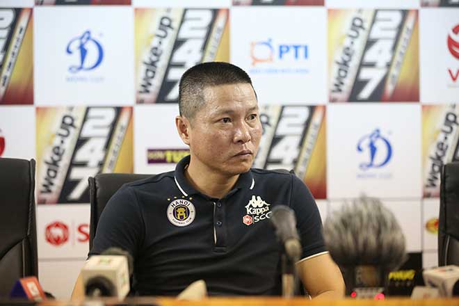 HLV trưởng Hà Nội FC “than trách” Hải Phòng đá quyết liệt với Quang Hải?