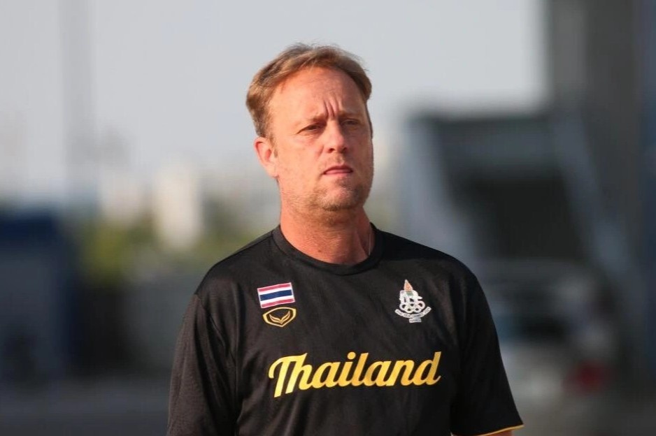 HLV tuyển Thái Lan dự khán trận CAHN – Hà Nội
