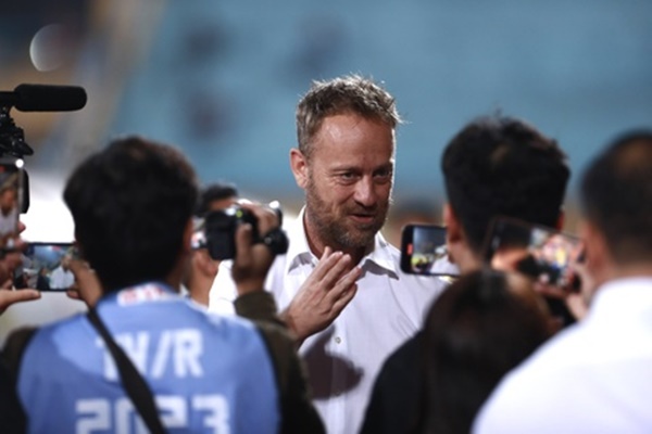 HLV tuyển Thái Lan nói gì về trận CLB Hà Nội gặp CAHN