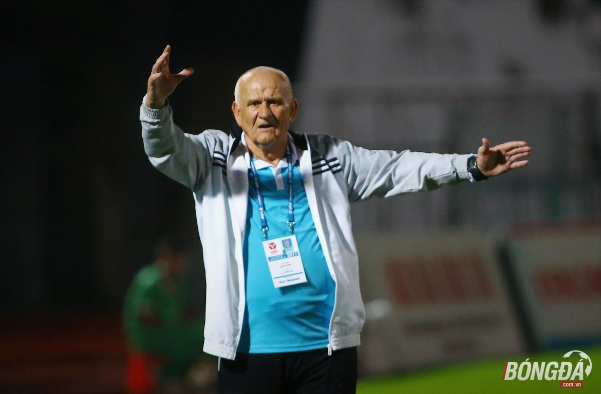 HLV V-League “ngán” trọng tài, sợ ban tổ chức