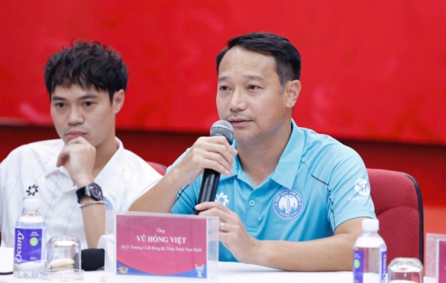 HLV Vũ Hồng Việt điểm danh 5 đội có thể cạnh tranh chức vô địch V-League với Nam Định