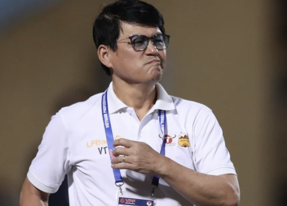 HLV Vũ Tiến Thành: “Hà Nội FC câu giờ, đánh nguội cầu thủ HAGL”