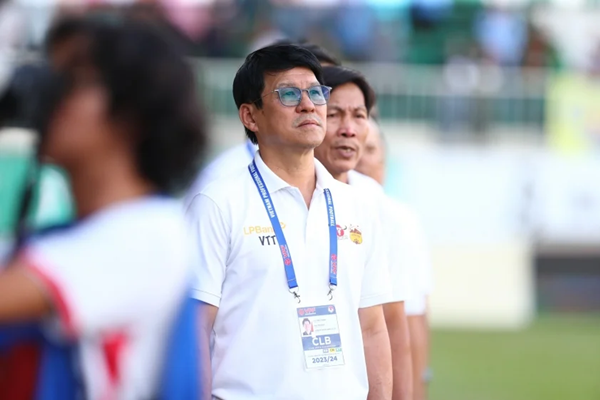 HLV Vũ Tiến Thành lên tiếng về “lối đá xấu xí” của HAGL