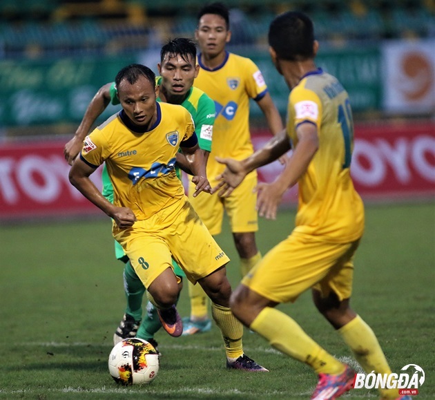 Hoàng “bò” chấn thương, FLC Thanh Hóa “tái mặt” cuộc đua vô địch