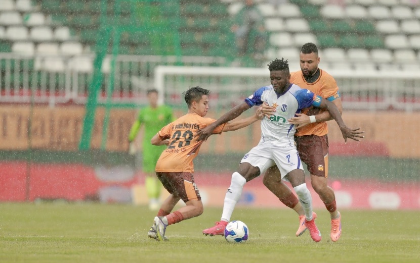 Hỏng pen phút chót, HAGL đánh mất chiến thắng đầu tay