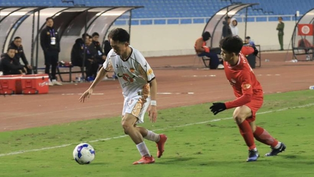 Huấn luyện viên HAGL chê sân Mỹ Đình