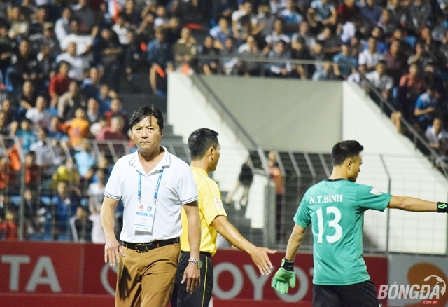 Huỳnh Đức: “Trọng tài Việt Nam có mối quan hệ nhóm, tình cảm khó nói”