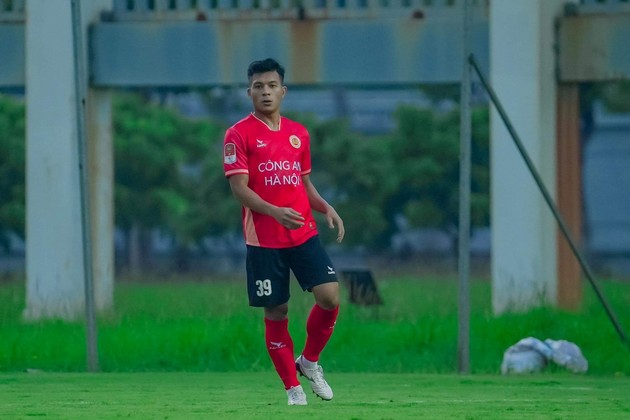 Huỳnh Tấn Tài gia nhập LPBank HAGL