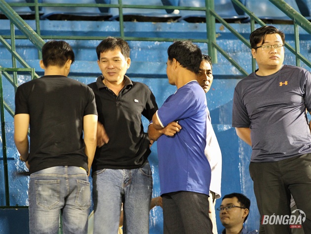 Khán giả Bình Dương la ó thầy trò HLV Trần Bình Sự trên sân Gò Đậu