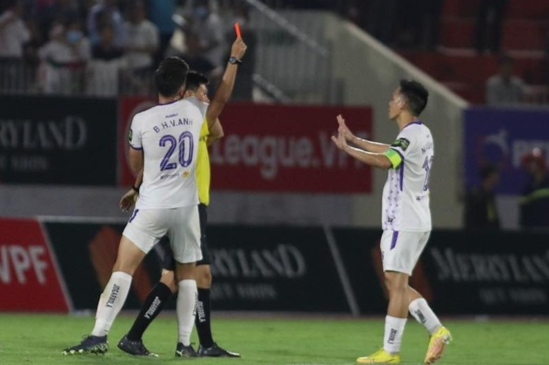 Khi trọng tài đúng ở V-League