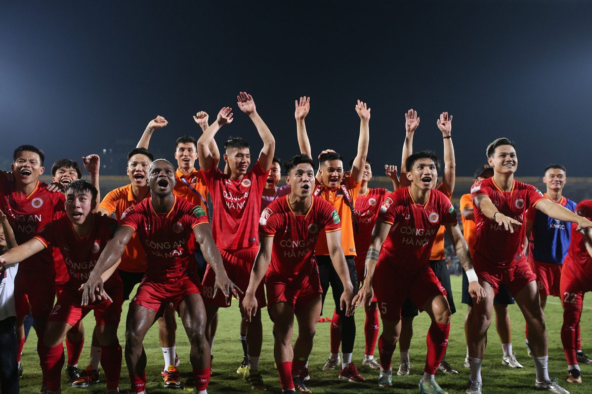 Khoảnh khắc CAHN ăn mừng ngôi vương V-League