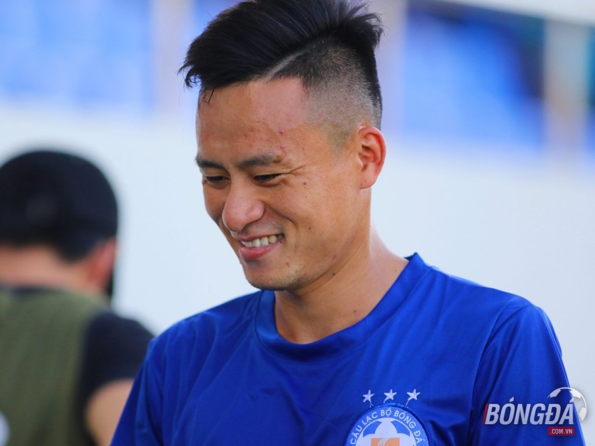 Khoảnh khắc trò cưng Miura tái xuất sân cỏ sau gần 1 năm