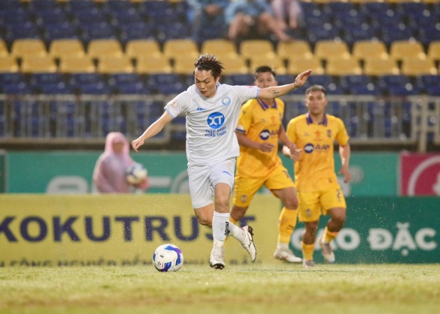 Khuất phục SLNA, Nam Định chạm một tay vào ngôi vương V-League