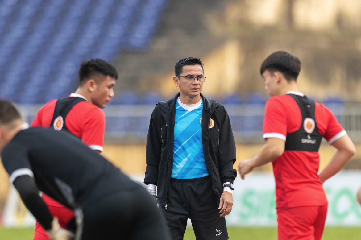 Kiatisuk: “CAHN giống tuyển Việt Nam thu nhỏ”