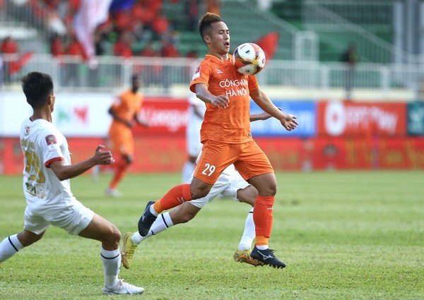 Kiatisuk thể hiện tài cầm quân, HAGL vẫn mất điểm đáng tiếc trước CAHN