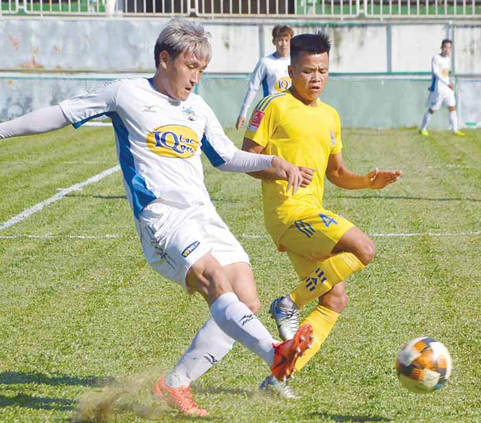 Kim Bong-jin chưa hẹn ngày trở lại, thầy Lee tiếp tục đau đầu hàng thủ HAGL