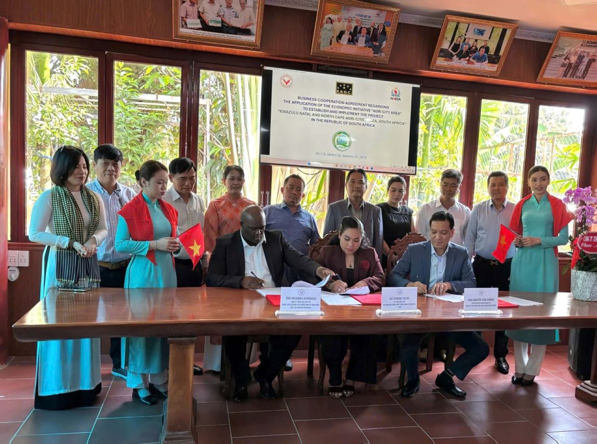 Ký kết hợp tác triển khai ứng dụng Sáng kiến kinh tế ‘Khu nông thị Lạc Nghiệp An Cư’ với Nam Phi