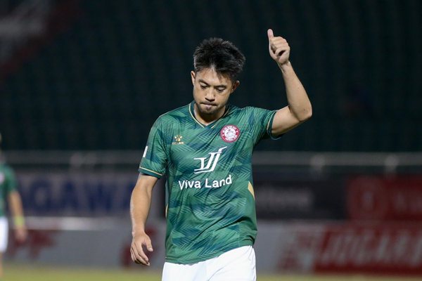 Lee Nguyễn lập cú đúp kiến tạo giúp CLB TP.HCM thắng ngược 2-1