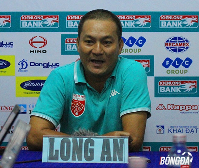 Long An sa thải HLV Ngô Quang Sang, có thể tái hợp Calisto