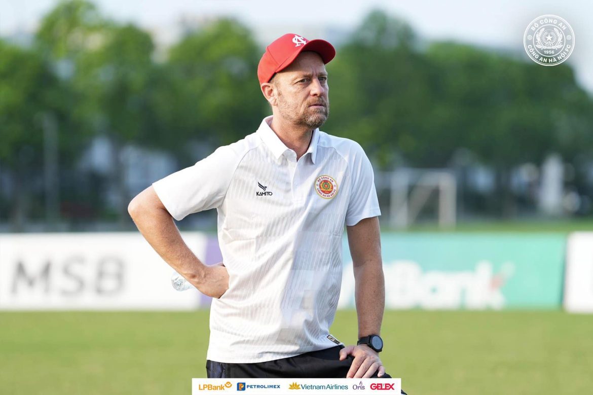 Mano Polking dẫn dắt CAHN, báo Thái Lan thay nhau ra dự đoán