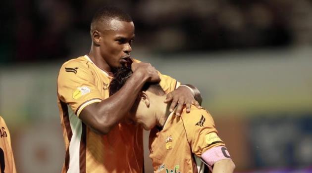 Minh Vương lập cú đúp, HAGL thoát thua đầy kịch tính trước Đà Nẵng