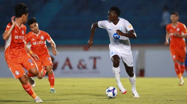 Nam Định bất lực, chia điểm không bàn thắng trước đội chót bảng