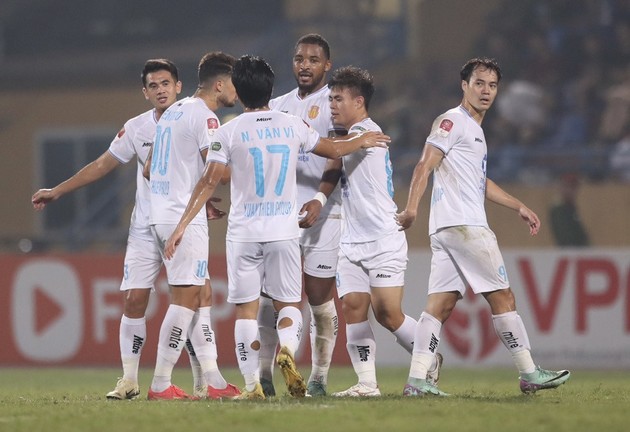 Nam Định lại khiến Hà Nội ôm hận ở phút 90+6