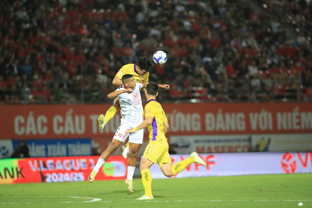 Nam Định sẩy chân, Hà Nội FC lỡ cơ hội trong cuộc đua ngôi vương